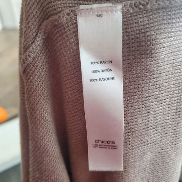 Chicos Beige Short Sleeve Shirt Woman Size 1 Rayon - Picture 6 of 6